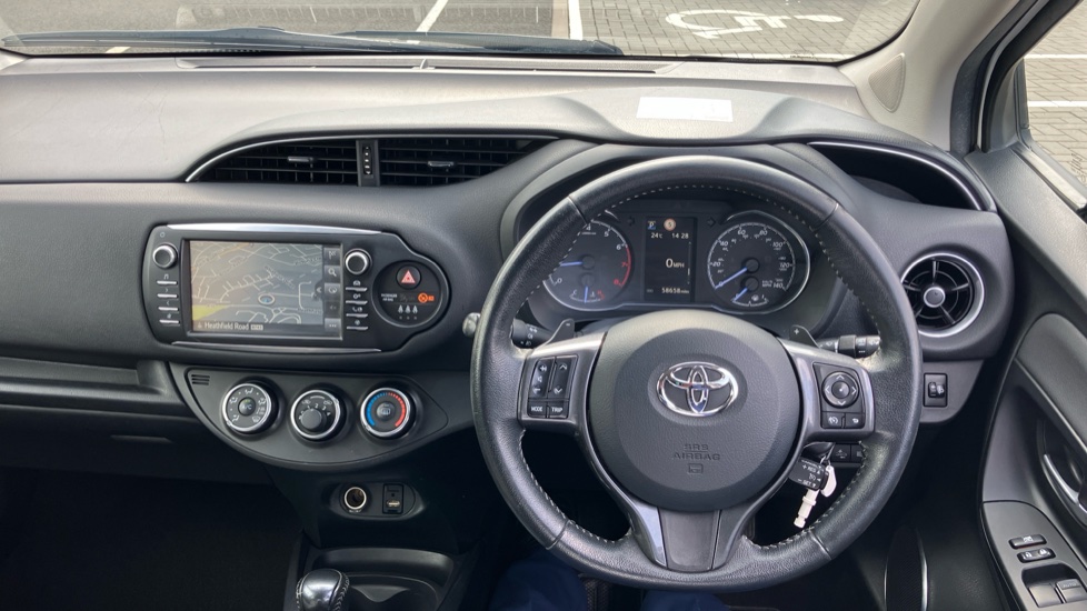Toyota Yaris 1.5 VVT-i Y20 5dr CVT [Bi-tone] Petrol Hatchback - Image 6