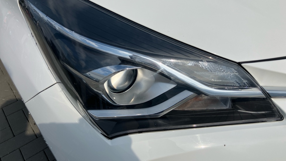Toyota Yaris 1.5 VVT-i Y20 5dr CVT [Bi-tone] Petrol Hatchback - Image 20