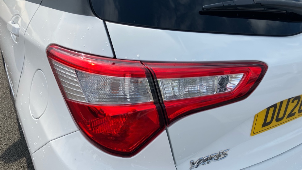 Toyota Yaris 1.5 VVT-i Y20 5dr CVT [Bi-tone] Petrol Hatchback - Image 21