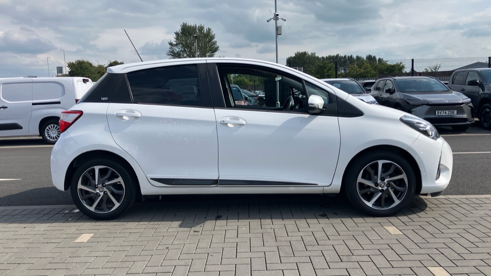 Toyota Yaris 1.5 VVT-i Y20 5dr CVT [Bi-tone] Petrol Hatchback - Image 23