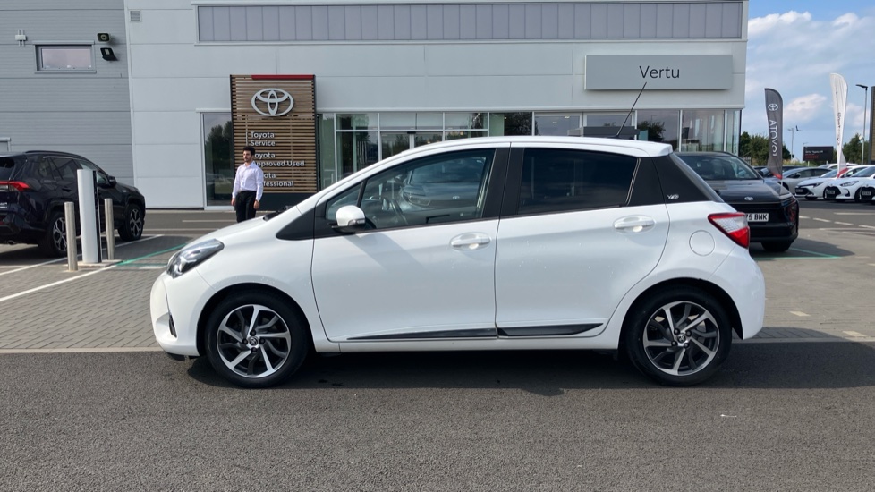 Toyota Yaris 1.5 VVT-i Y20 5dr CVT [Bi-tone] Petrol Hatchback - Image 24