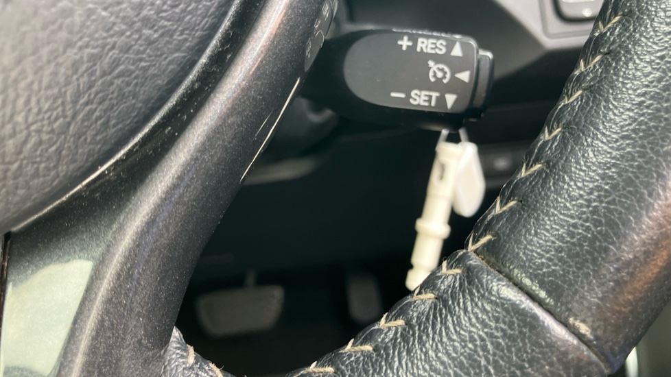 Toyota Yaris 1.5 VVT-i Y20 5dr CVT [Bi-tone] Petrol Hatchback - Image 34