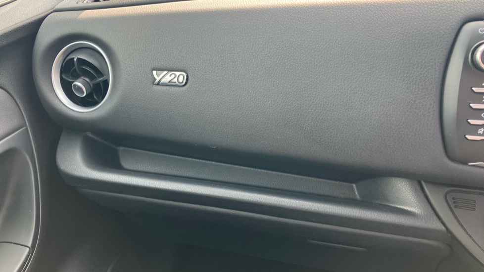 Toyota Yaris 1.5 VVT-i Y20 5dr CVT [Bi-tone] Petrol Hatchback - Image 42