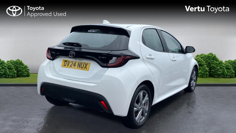 Toyota Yaris 1.5 Hybrid Icon 5dr CVT Hybrid Hatchback - Image 2