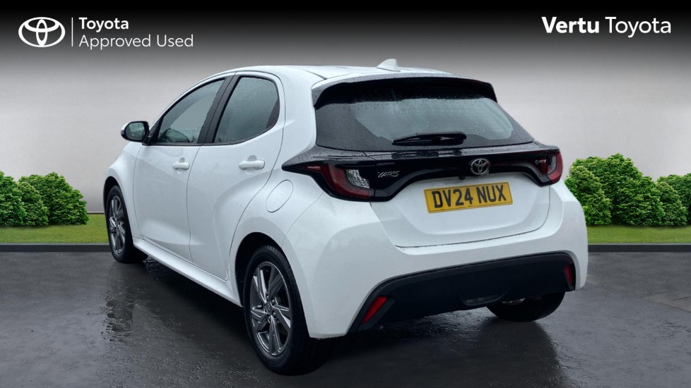 Toyota Yaris 1.5 Hybrid Icon 5dr CVT Hybrid Hatchback - Image 4
