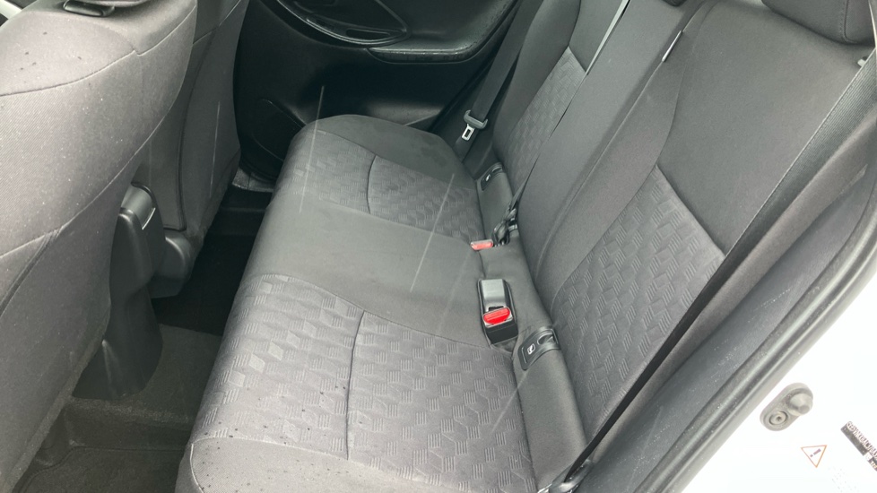 Toyota Yaris 1.5 Hybrid Icon 5dr CVT Hybrid Hatchback - Image 15