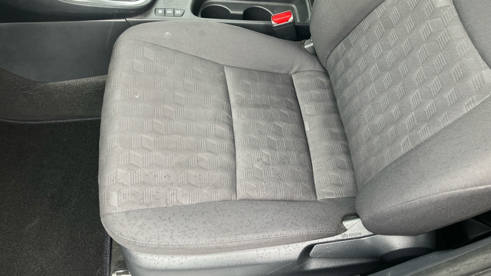 Toyota Yaris 1.5 Hybrid Icon 5dr CVT Hybrid Hatchback - Image 17
