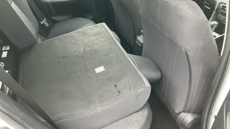Toyota Yaris 1.5 Hybrid Icon 5dr CVT Hybrid Hatchback - Image 18