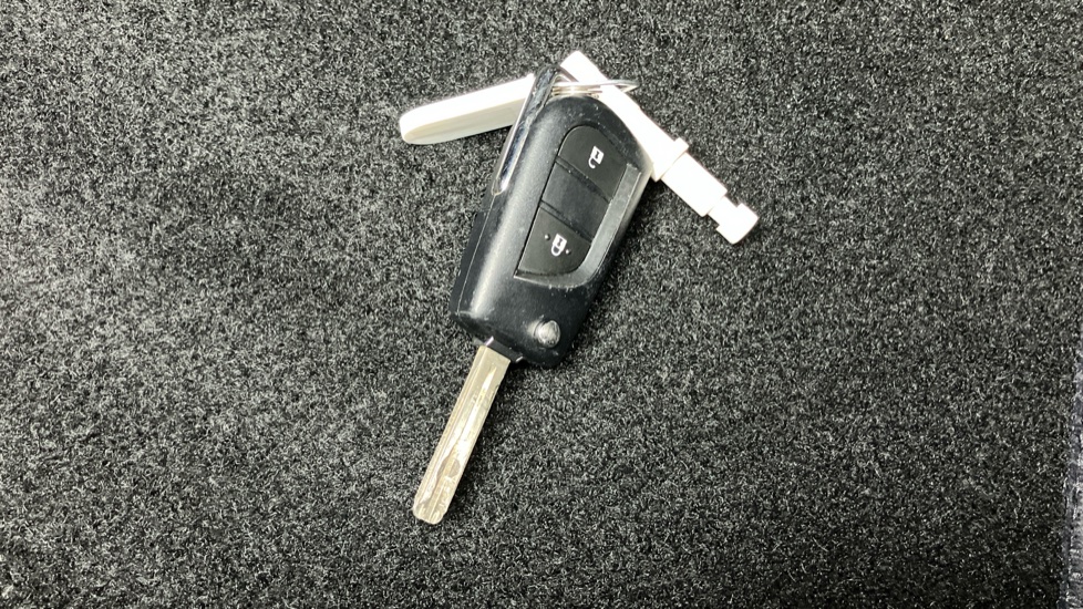 Toyota Yaris 1.5 Hybrid Icon 5dr CVT Hybrid Hatchback - Image 28