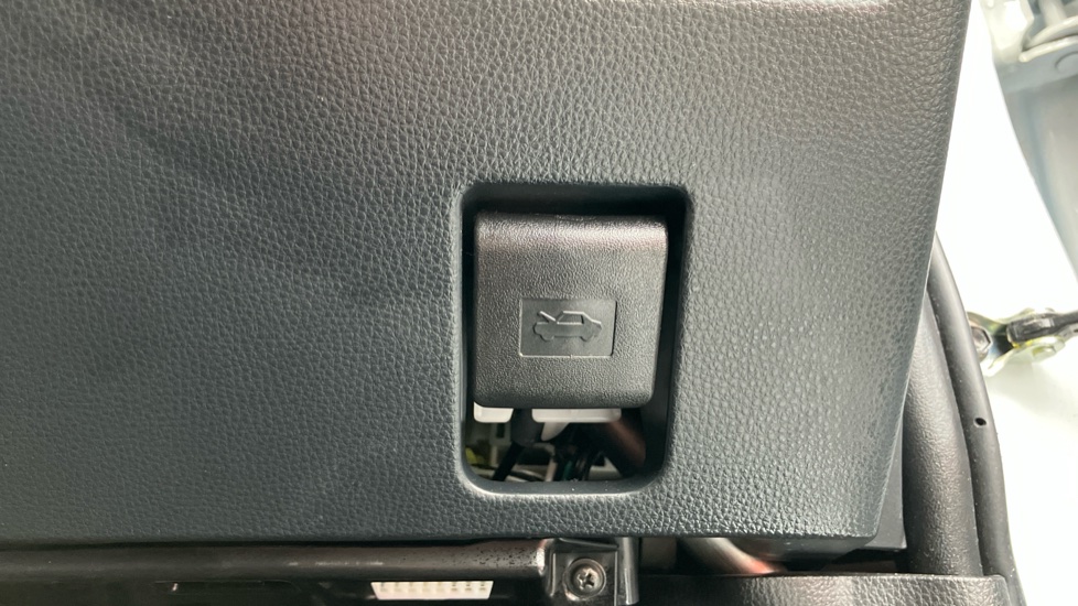 Toyota Yaris 1.5 Hybrid Icon 5dr CVT Hybrid Hatchback - Image 36