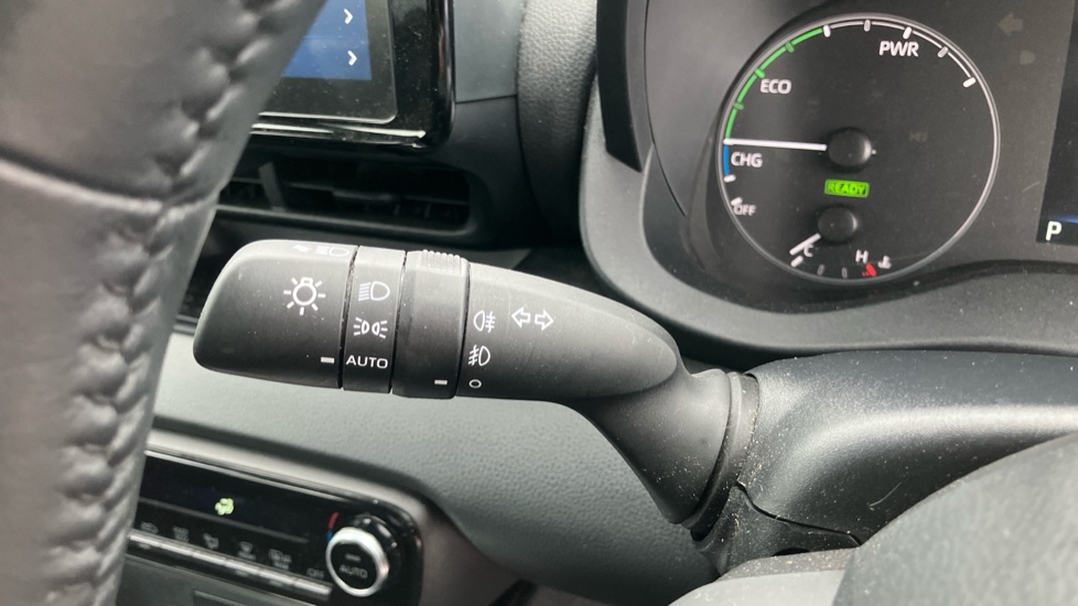 Toyota Yaris 1.5 Hybrid Icon 5dr CVT Hybrid Hatchback - Image 39