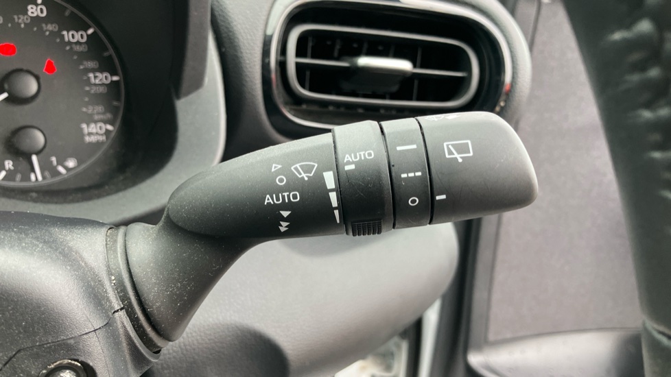 Toyota Yaris 1.5 Hybrid Icon 5dr CVT Hybrid Hatchback - Image 40