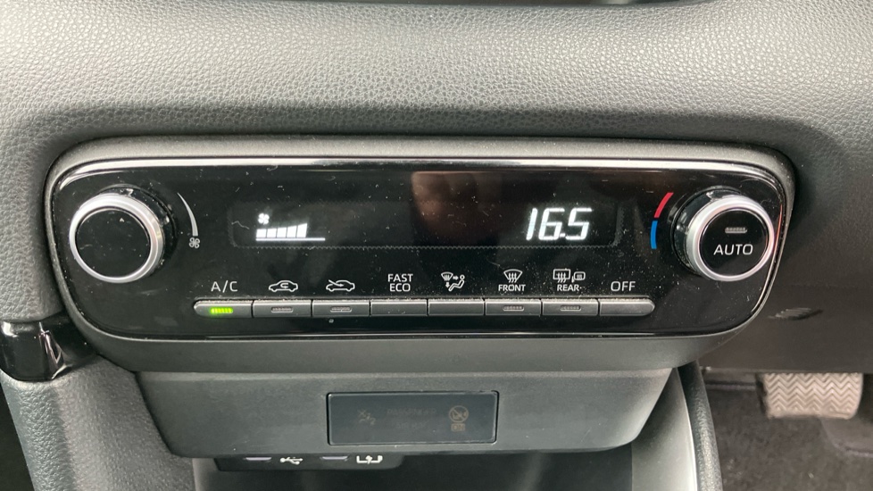 Toyota Yaris 1.5 Hybrid Icon 5dr CVT Hybrid Hatchback - Image 41