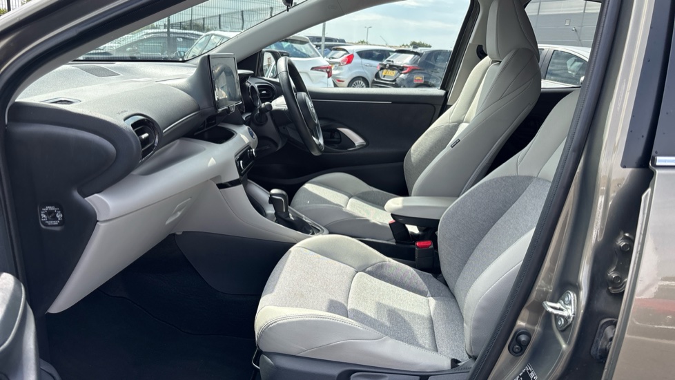 Toyota Yaris 1.5 Hybrid Excel 5dr CVT Hybrid Hatchback - Image 5