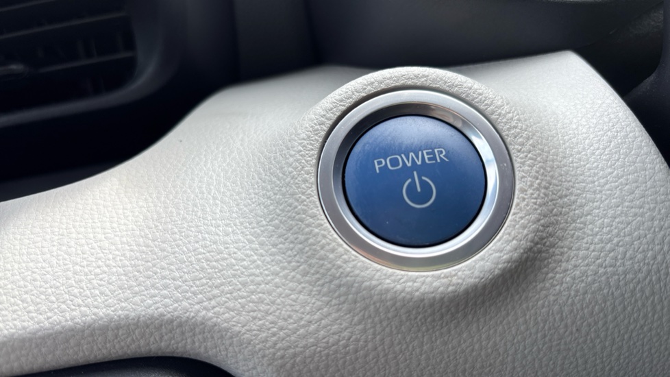 Toyota Yaris 1.5 Hybrid Excel 5dr CVT Hybrid Hatchback - Image 16