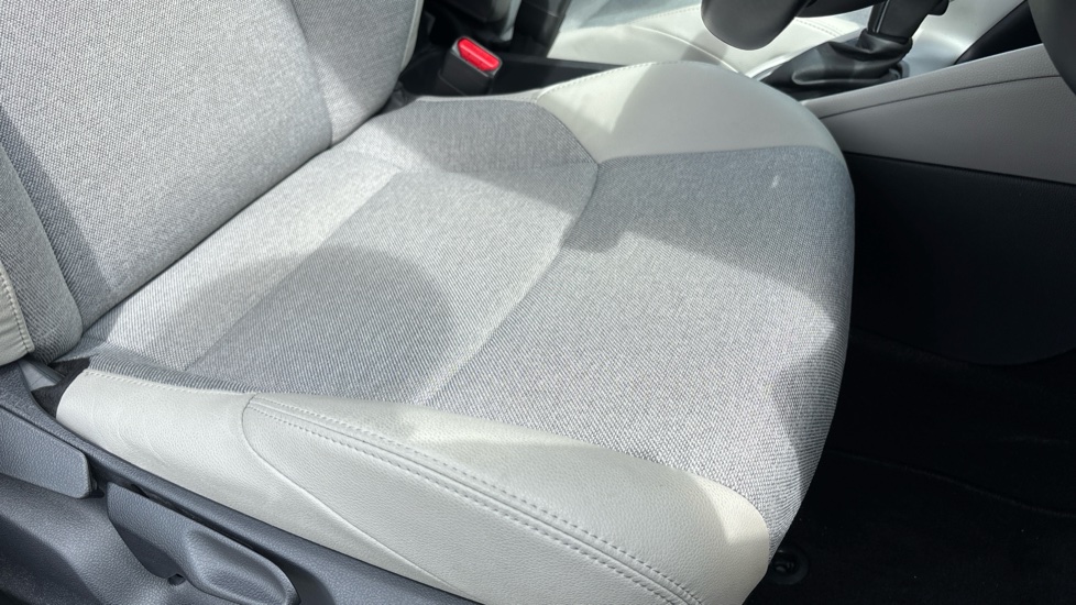 Toyota Yaris 1.5 Hybrid Excel 5dr CVT Hybrid Hatchback - Image 17