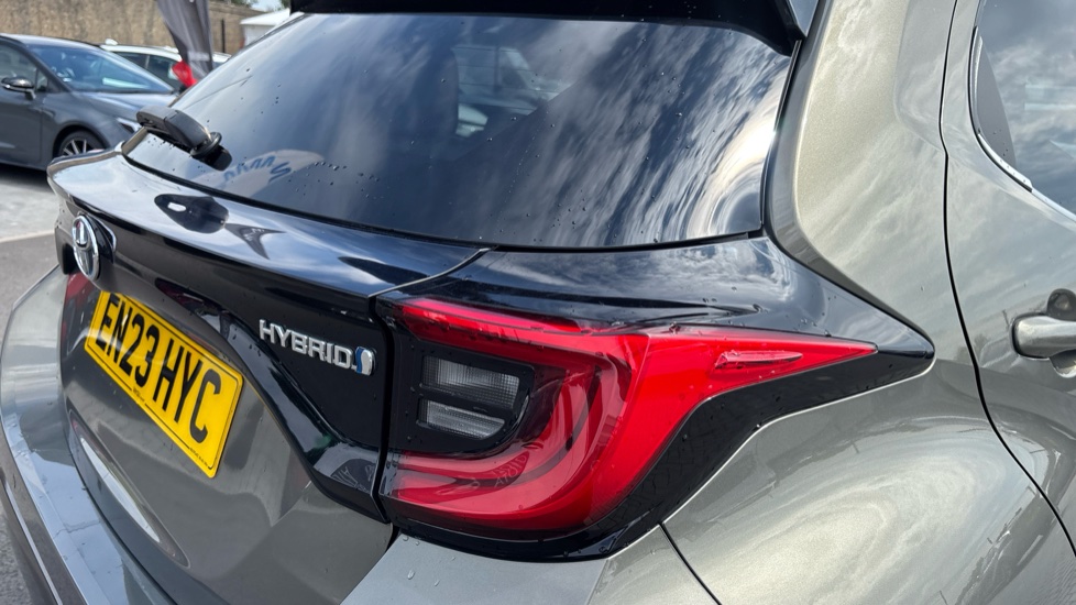 Toyota Yaris 1.5 Hybrid Excel 5dr CVT Hybrid Hatchback - Image 21