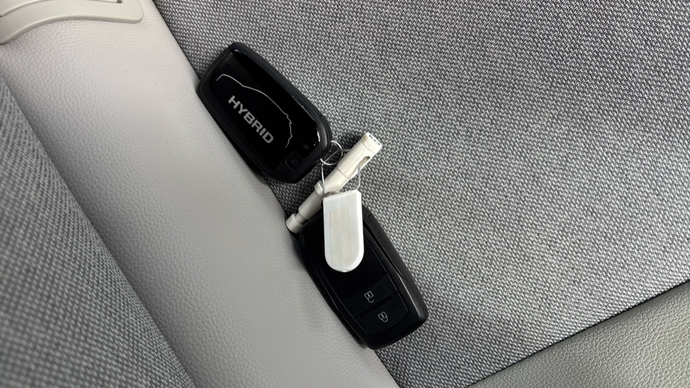 Toyota Yaris 1.5 Hybrid Excel 5dr CVT Hybrid Hatchback - Image 28