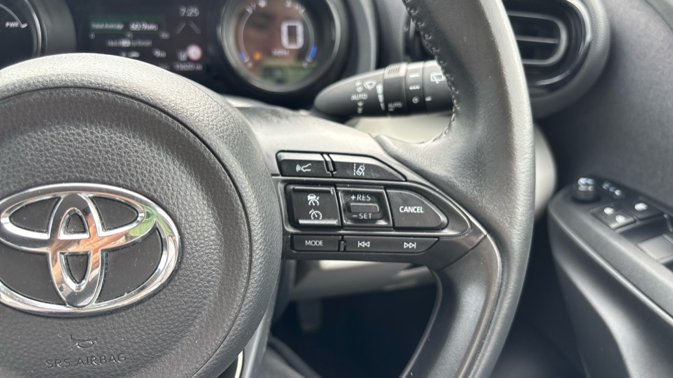 Toyota Yaris 1.5 Hybrid Excel 5dr CVT Hybrid Hatchback - Image 32