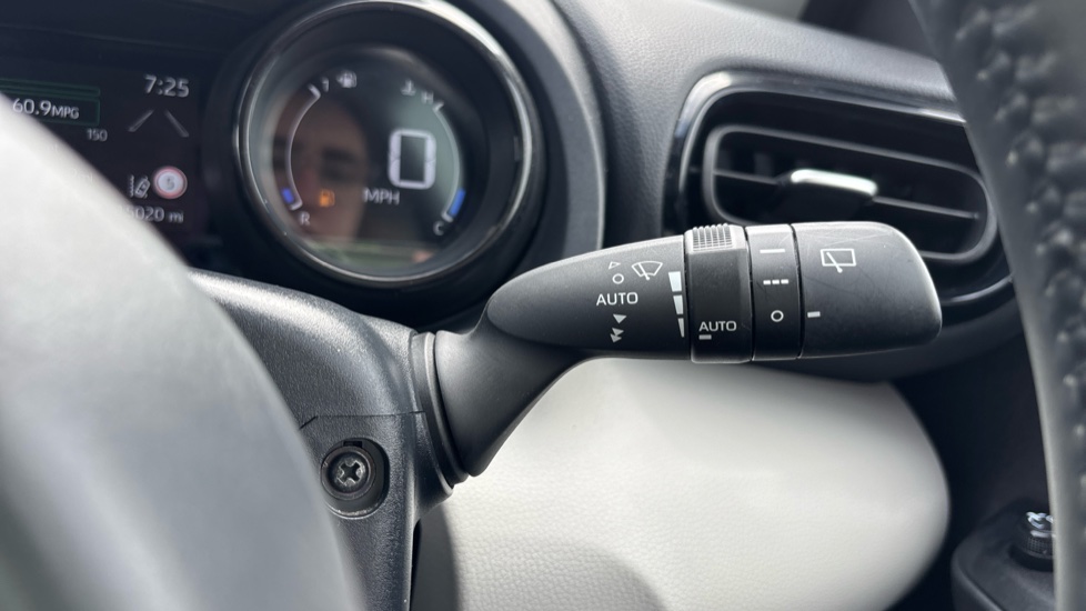 Toyota Yaris 1.5 Hybrid Excel 5dr CVT Hybrid Hatchback - Image 38
