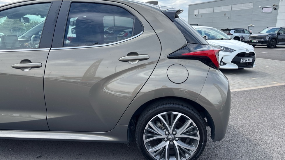 Toyota Yaris 1.5 Hybrid Excel 5dr CVT Hybrid Hatchback - Image 48