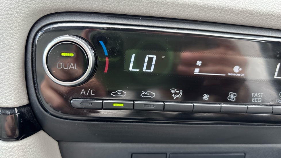 Toyota Yaris 1.5 Hybrid Excel 5dr CVT Hybrid Hatchback - Image 49