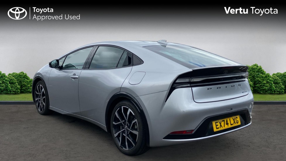 Toyota Prius 1.8 VVTi Plug-in Excel 5dr CVT Hatchback - Image 4