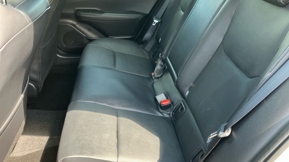 Toyota Prius 1.8 VVTi Plug-in Excel 5dr CVT Hatchback - Image 15