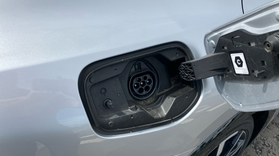 Toyota Prius 1.8 VVTi Plug-in Excel 5dr CVT Hatchback - Image 29