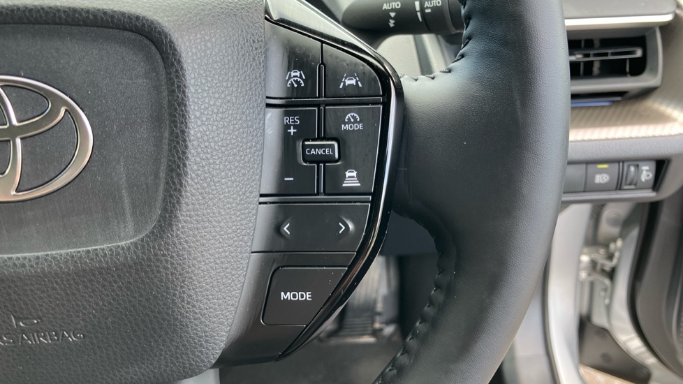 Toyota Prius 1.8 VVTi Plug-in Excel 5dr CVT Hatchback - Image 34