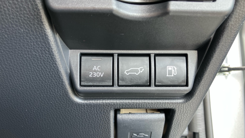Toyota Prius 1.8 VVTi Plug-in Excel 5dr CVT Hatchback - Image 35