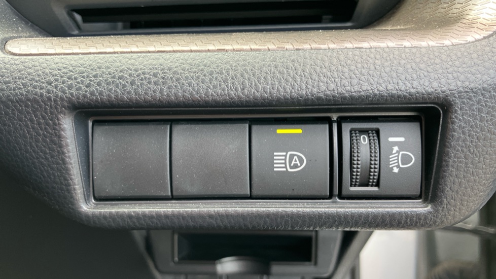 Toyota Prius 1.8 VVTi Plug-in Excel 5dr CVT Hatchback - Image 36