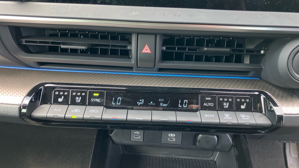 Toyota Prius 1.8 VVTi Plug-in Excel 5dr CVT Hatchback - Image 39