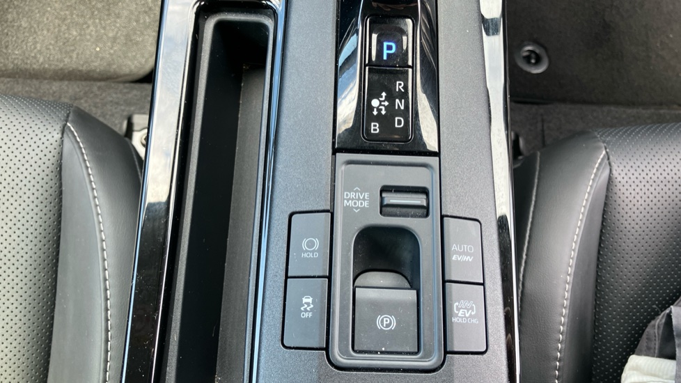 Toyota Prius 1.8 VVTi Plug-in Excel 5dr CVT Hatchback - Image 42