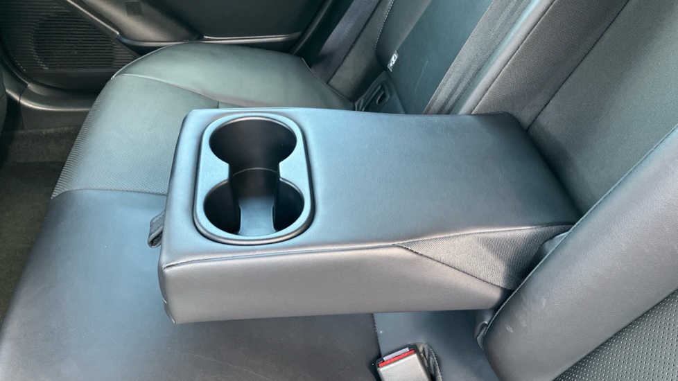 Toyota Prius 1.8 VVTi Plug-in Excel 5dr CVT Hatchback - Image 46