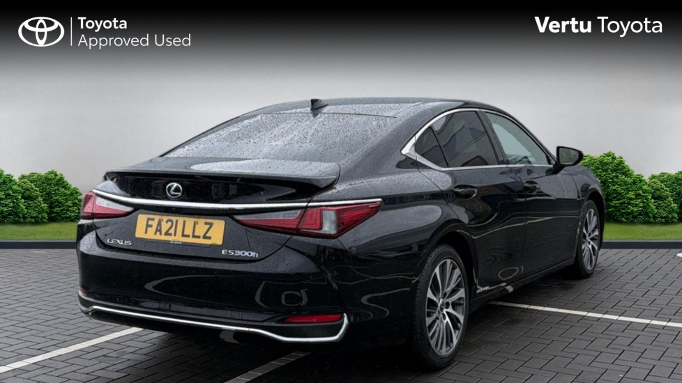Lexus ES 300h 2.5 4dr CVT Hybrid Saloon - Image 2