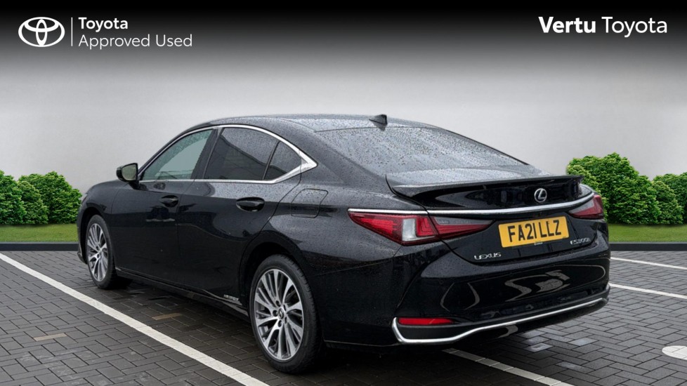 Lexus ES 300h 2.5 4dr CVT Hybrid Saloon - Image 4