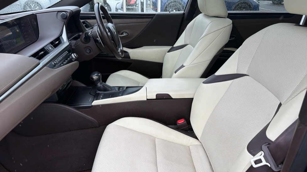 Lexus ES 300h 2.5 4dr CVT Hybrid Saloon - Image 5