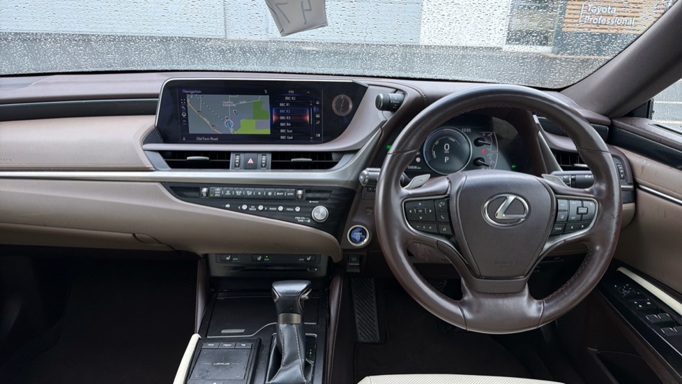 Lexus ES 300h 2.5 4dr CVT Hybrid Saloon - Image 6