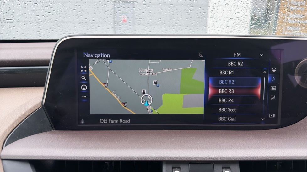 Lexus ES 300h 2.5 4dr CVT Hybrid Saloon - Image 9