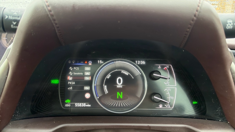 Lexus ES 300h 2.5 4dr CVT Hybrid Saloon - Image 11