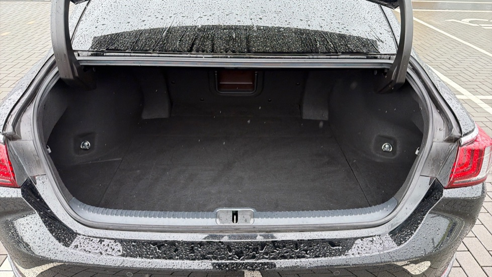 Lexus ES 300h 2.5 4dr CVT Hybrid Saloon - Image 13