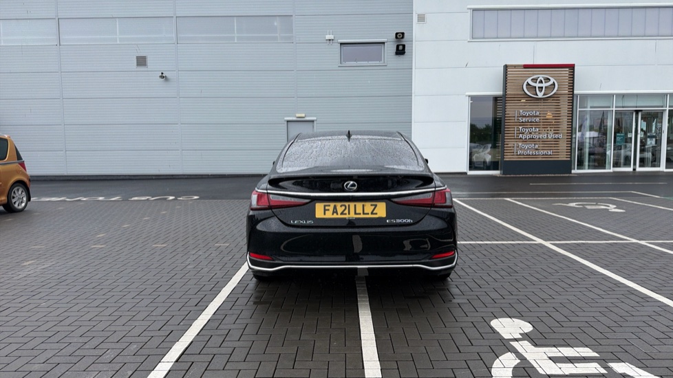 Lexus ES 300h 2.5 4dr CVT Hybrid Saloon - Image 26