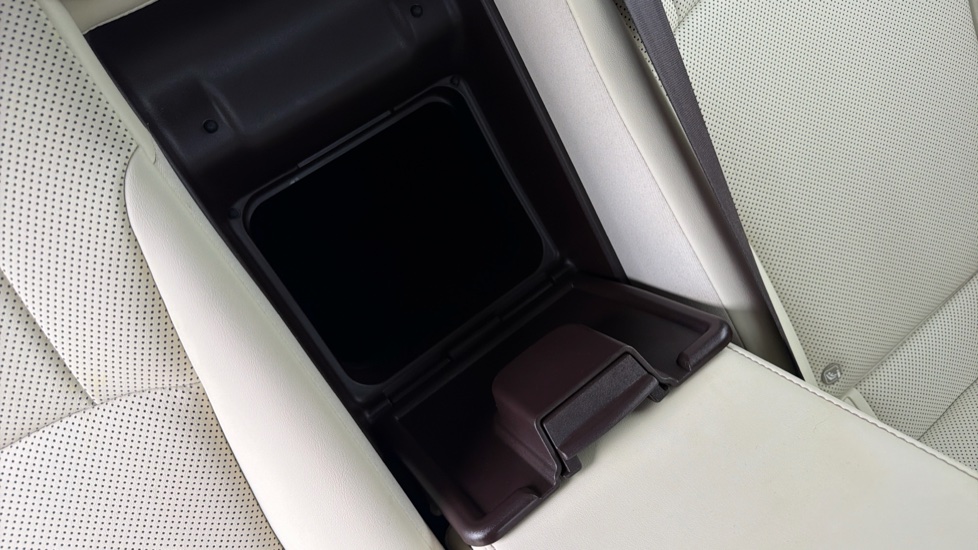 Lexus ES 300h 2.5 4dr CVT Hybrid Saloon - Image 46