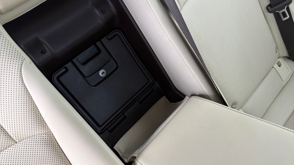 Lexus ES 300h 2.5 4dr CVT Hybrid Saloon - Image 47