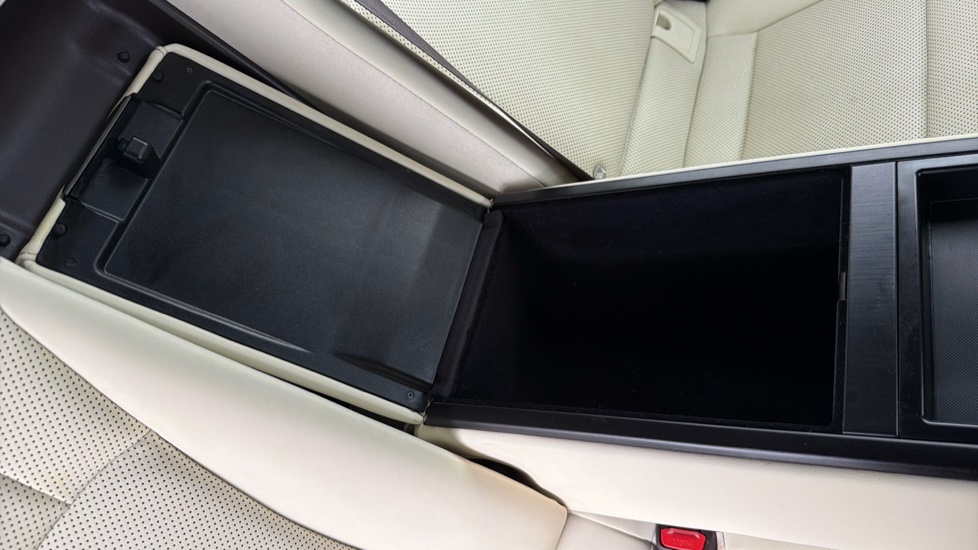 Lexus ES 300h 2.5 4dr CVT Hybrid Saloon - Image 48