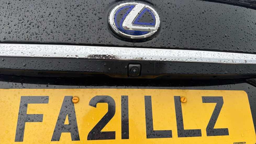 Lexus ES 300h 2.5 4dr CVT Hybrid Saloon - Image 53