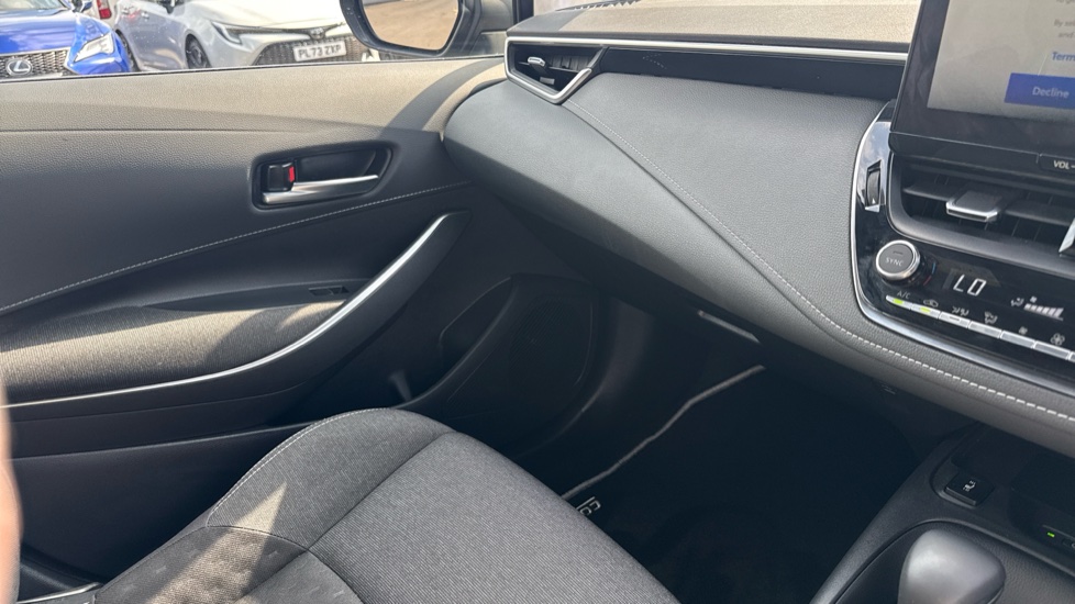 Toyota Corolla 1.8 Hybrid Icon 5dr CVT Hybrid Estate - Image 27