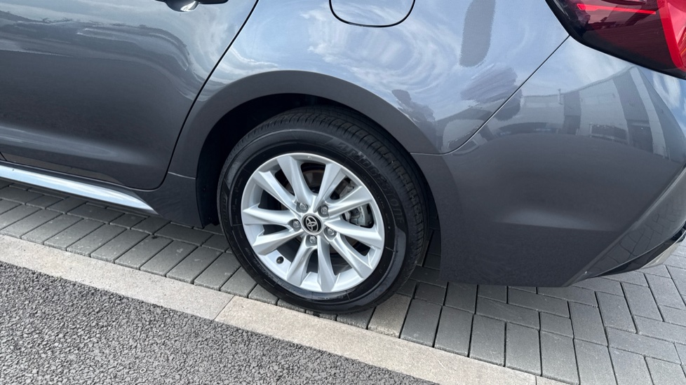 Toyota Corolla 1.8 Hybrid Icon 5dr CVT Hybrid Estate - Image 40