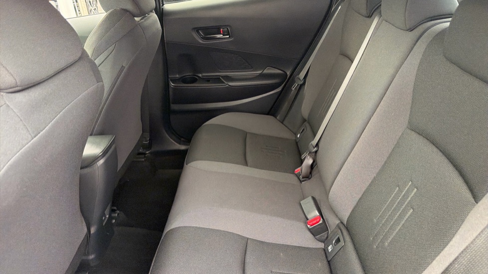 Toyota C-HR 1.8 Hybrid Design 5dr CVT Hybrid Hatchback - Image 15